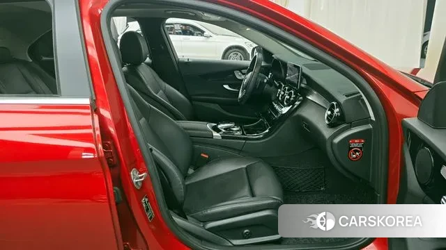 Mercedes-Benz C-Class W205 2020 Красный из Кореи, фото 2