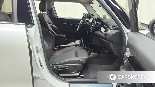 Mini Cooper 2023 Белый из Кореи, фото 2