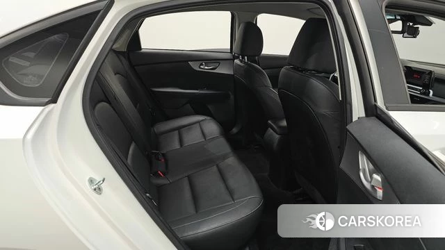 Kia The New K3 2nd generation 2022 Белый из Кореи, фото 2