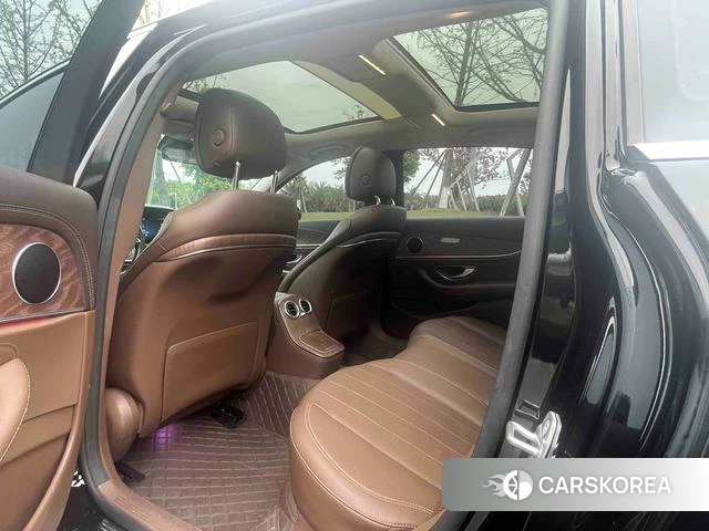 Mercedes-Benz E-class PHEV 2022 Черный из Китая, фото 2
