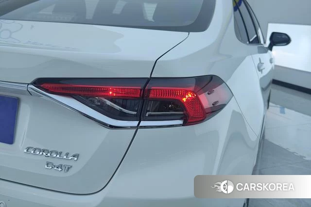 Toyota Corolla 2022 Белый из Китая, фото 2