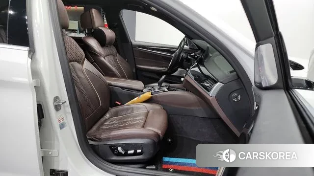 BMW 5 Series (G30) 2018 Белый из Кореи, фото 2