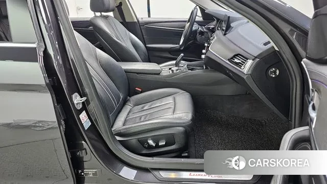 BMW 5 Series (G30) 2018 Серый из Кореи, фото 2