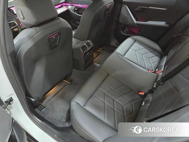 BMW 5 Series (G60) 2025 Белый из Кореи, фото 2