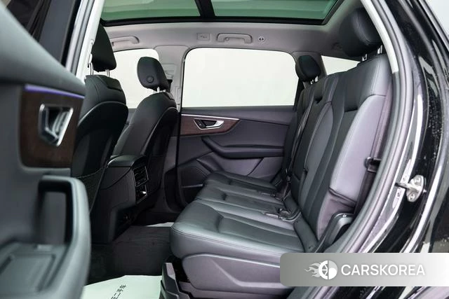 Audi Q7 2024 Черный из Китая, фото 2