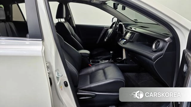 Toyota RAV4 5th Generation 2018 Белый из Кореи, фото 2