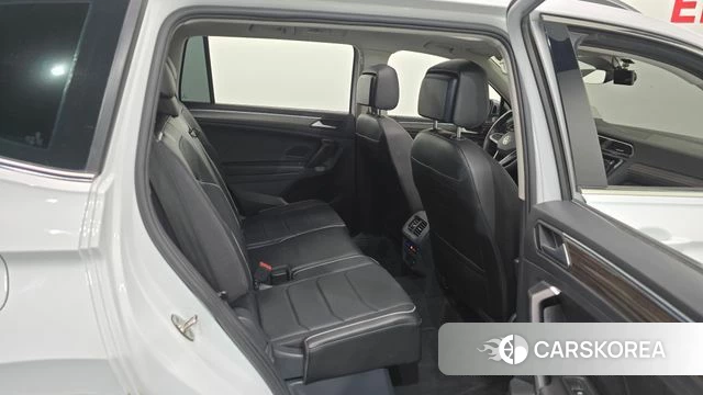 Volkswagen Tiguan Allspace 2022 Белый из Кореи, фото 2