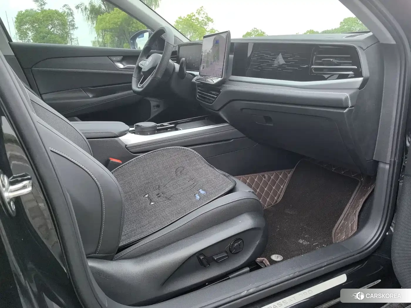 Volkswagen Passat 2025 Черный из Китая, фото 2