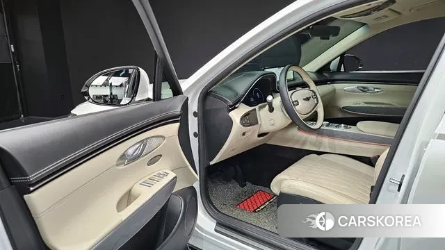 Genesis GV70 2023 Белый из Кореи, фото 2