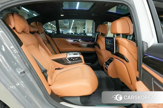 BMW 7 Series (G11) 2021 Небесно-голубой из Кореи, фото 2