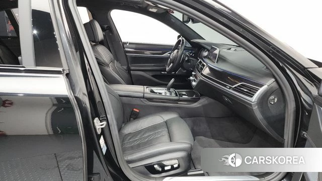 BMW 7 Series (G11) 2018 Черный из Кореи, фото 2