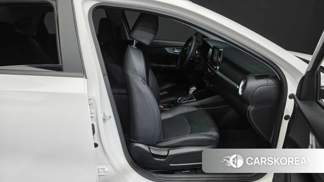 Kia The New K3 2nd generation 2022 Белый из Кореи, фото 2
