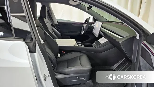 Tesla Model Y 2025 Белый из Кореи, фото 2