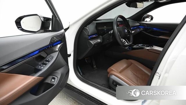 BMW i5 (G60) 2023 Белый из Кореи, фото 2