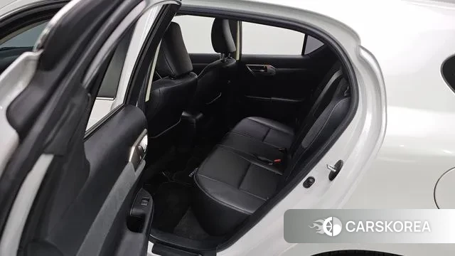 Lexus CT200h 2018 Белый из Кореи, фото 2