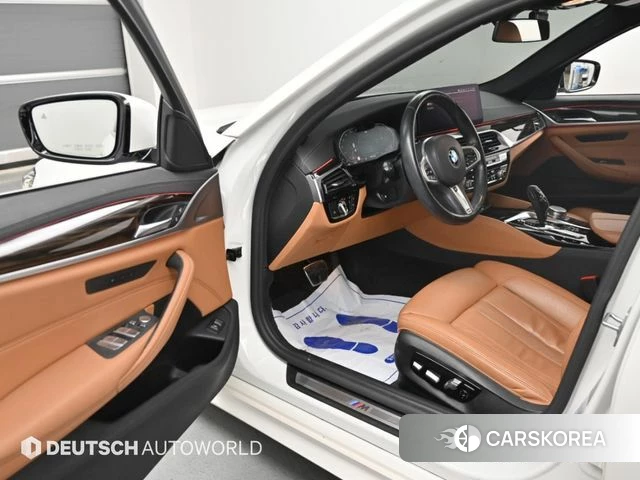 BMW 5 Series (G30) 2021 Белый из Кореи, фото 2