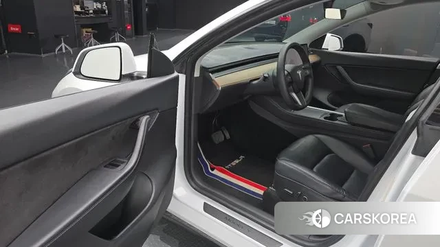 Tesla Model Y 2021 Белый из Кореи, фото 2