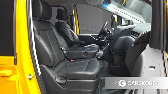 Hyundai Staria 2022 Желтый из Кореи, фото 2