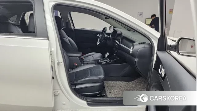 Kia The New K3 2nd generation 2021 Белый из Кореи, фото 2