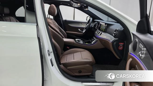 Mercedes-Benz E-Class W213 2018 Белый из Кореи, фото 2