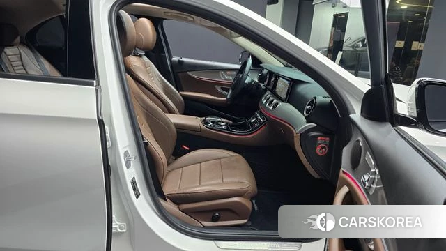 Mercedes-Benz E-Class W213 2018 Белый из Кореи, фото 2