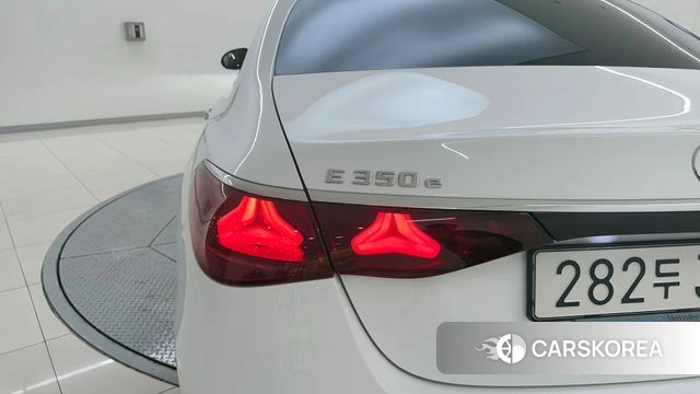 Mercedes-Benz E-Class W214 2025 Белый из Кореи, фото 2