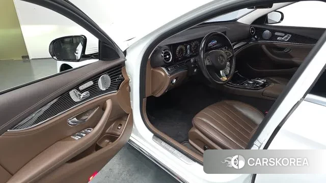 Mercedes-Benz E-Class W213 2018 Белый из Кореи, фото 2