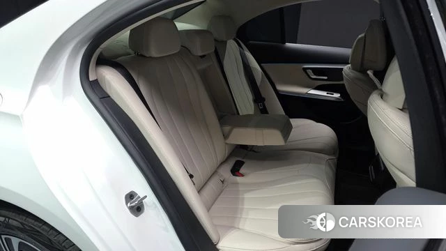 Mercedes-Benz E-Class W214 2025 Белый из Кореи, фото 2