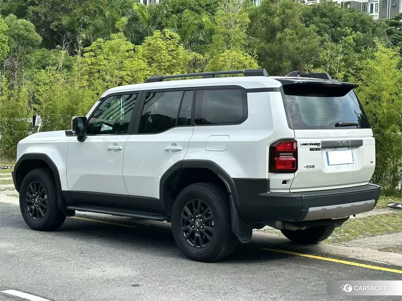Toyota Land Cruiser 2024 Белый из Китая, фото 2