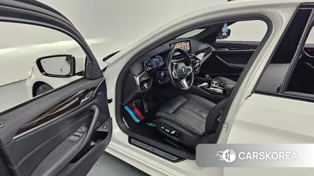 BMW 5 Series (G30) 2022 Белый из Кореи, фото 2