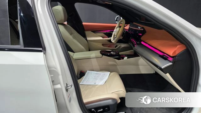 BMW 5 Series (G60) 2023 Белый из Кореи, фото 2