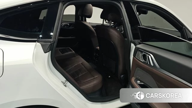 BMW i4 2022 Белый из Кореи, фото 2