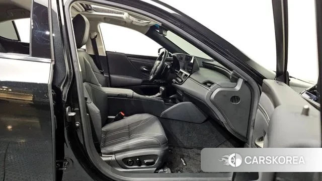 Lexus ES300h 7th generation 2023 Серый из Кореи, фото 2