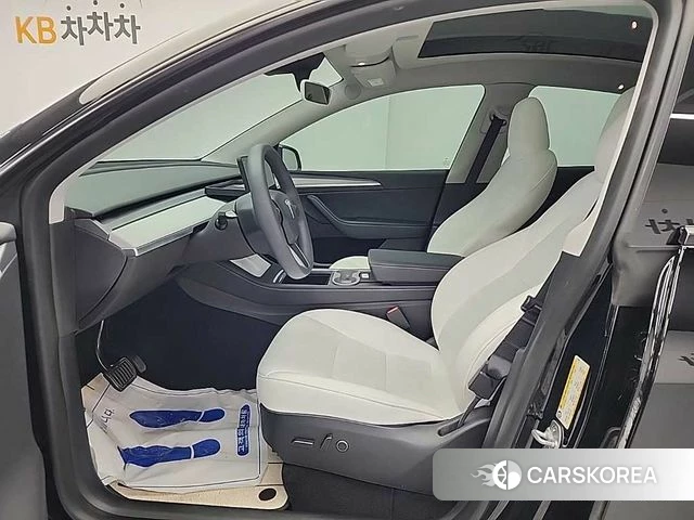 Tesla Model Y 2023 Черный из Кореи, фото 2
