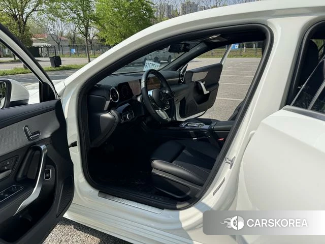 Mercedes-Benz Class A 2023 Белый из Китая, фото 2