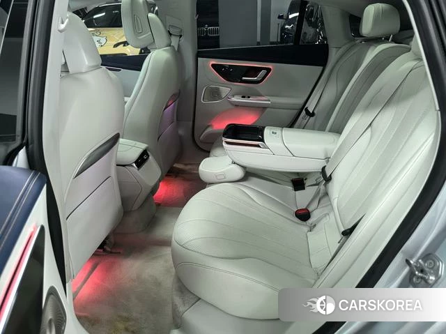 Mercedes-Benz EQE 2023 Серебристо-серый из Китая, фото 2