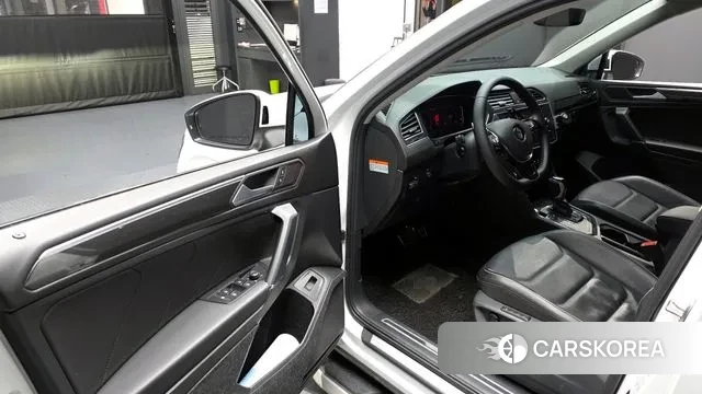 Volkswagen Tiguan Allspace 2020 Белый из Кореи, фото 2