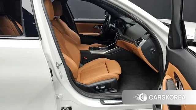 BMW 3 Series (G20) 2022 Белый из Кореи, фото 2