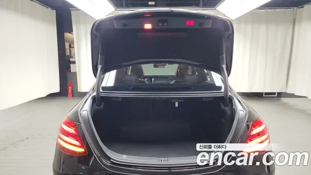 Mercedes-Benz E-Class W213 2018 Черный из Кореи, фото 2