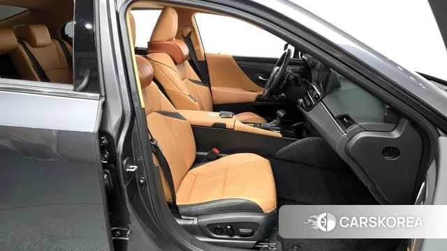 Lexus ES300h 7th generation 2024 Серый из Кореи, фото 2