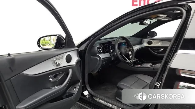 Mercedes-Benz E-Class W213 2021 Черный из Кореи, фото 2