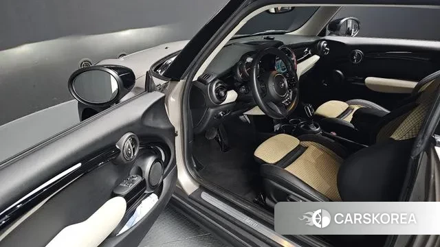 Mini Cooper 2021 Жемчужный цвет из Кореи, фото 2