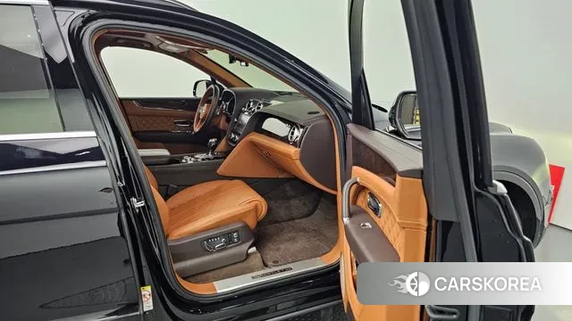 Bentley Bentayga 2018 Черный из Кореи, фото 2
