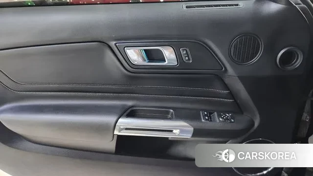 Ford Mustang 2021 Черный из Кореи, фото 2