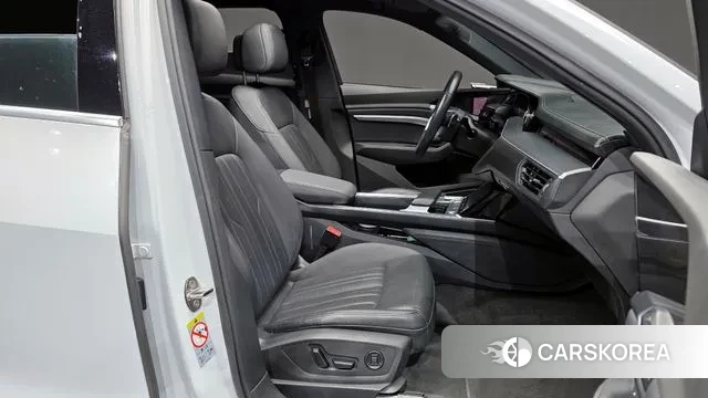 Audi e-Tron 2022 Белый из Кореи, фото 2