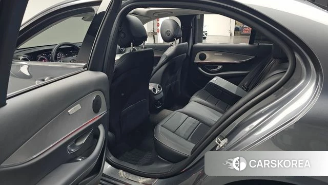 Mercedes-Benz E-Class W213 2018 Серебристо-серый из Кореи, фото 2