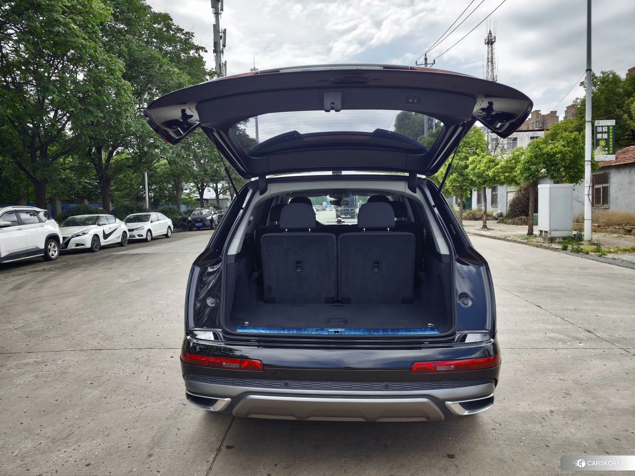 Audi Q7 2020 Черный из Китая, фото 2