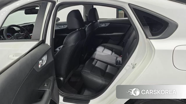 Kia The New K3 2nd generation 2022 Белый из Кореи, фото 2