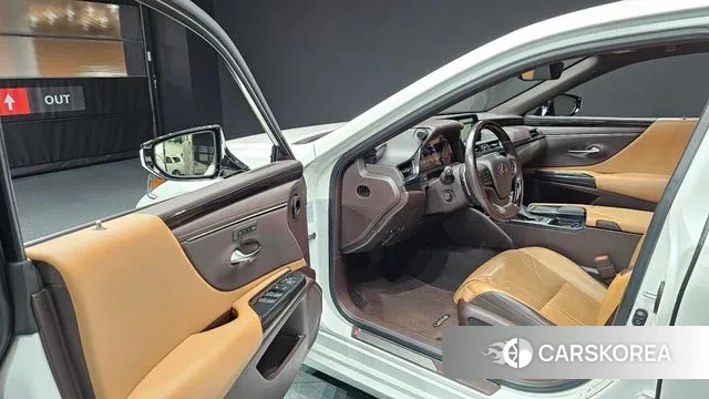 Lexus ES300h 7th generation 2018 Белый из Кореи, фото 2