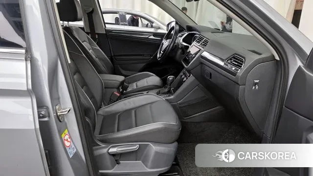 Volkswagen Tiguan Allspace 2020 Серебряный из Кореи, фото 2